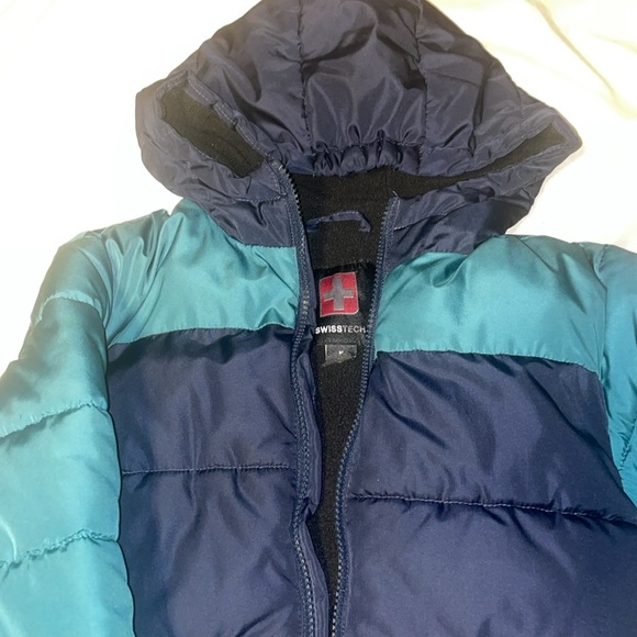 SwissTech Girls Hooded Puffer Coat. Black and green. Good condition.Size 8. - Picture 2 of 6